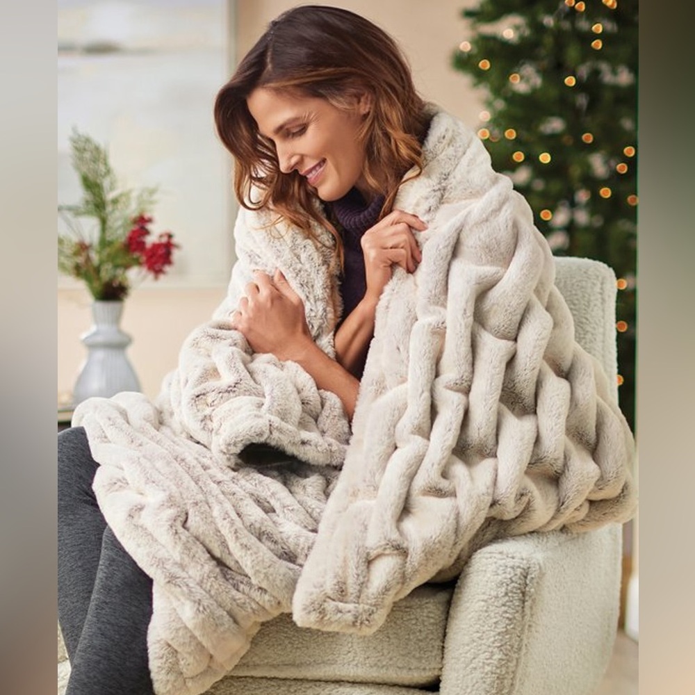 Soft sorroundings La Parisienne Faux Fur Throw
